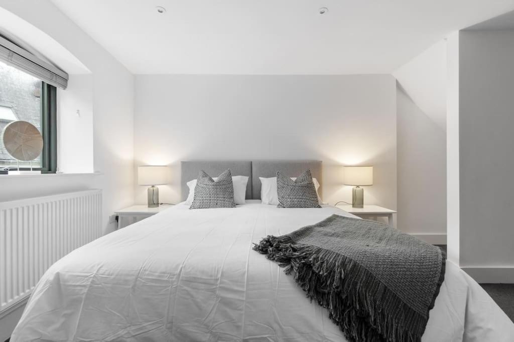1A The Courtyard, Exeter Apartment Екстериор снимка
